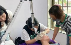 超皮秒洗眼線(xiàn)機(jī)器多少錢(qián)一臺(tái)？美容院洗眼線(xiàn)機(jī)器價(jià)格_洗眼線(xiàn)儀器設(shè)備